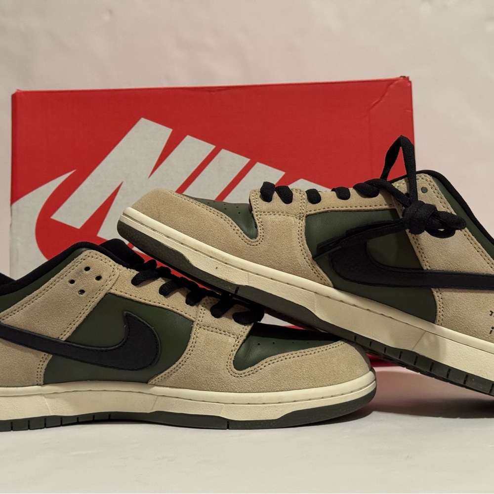 Nike SB Dunk Low Sneakers - Picture 8 of 11